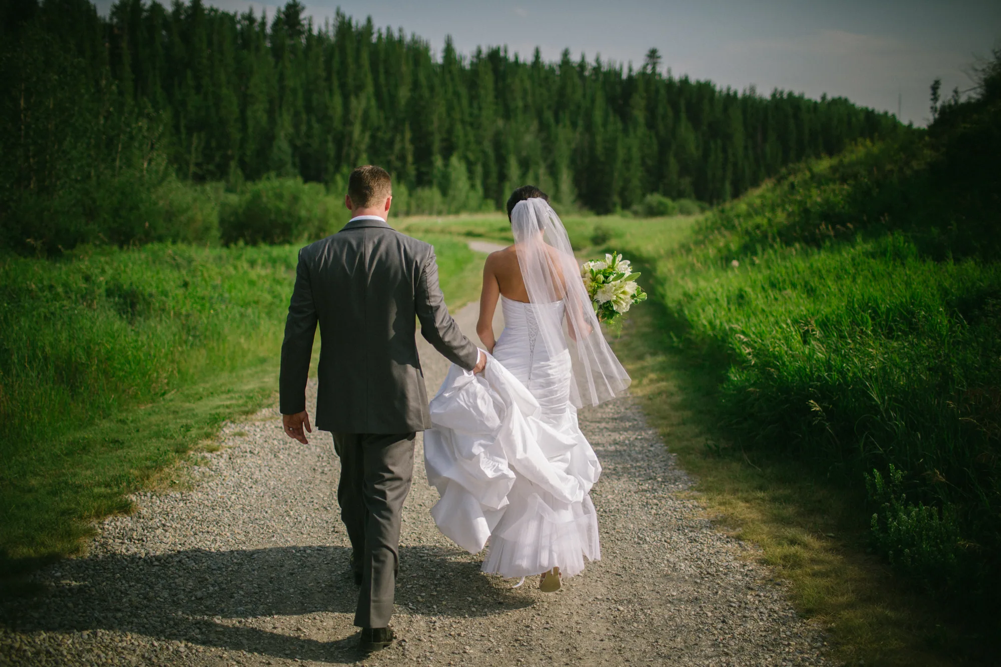 Candid Alberta wedding photography image 34