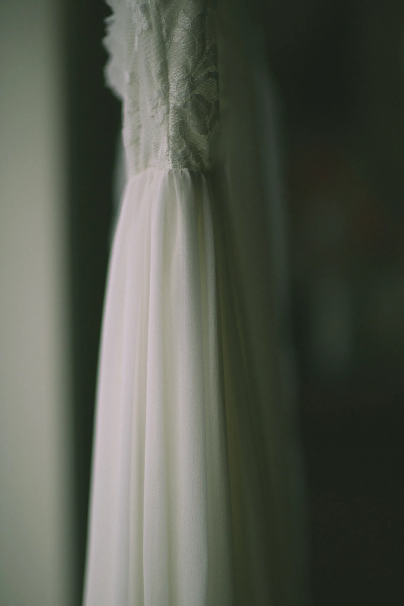 Candid Alberta wedding photography image 91